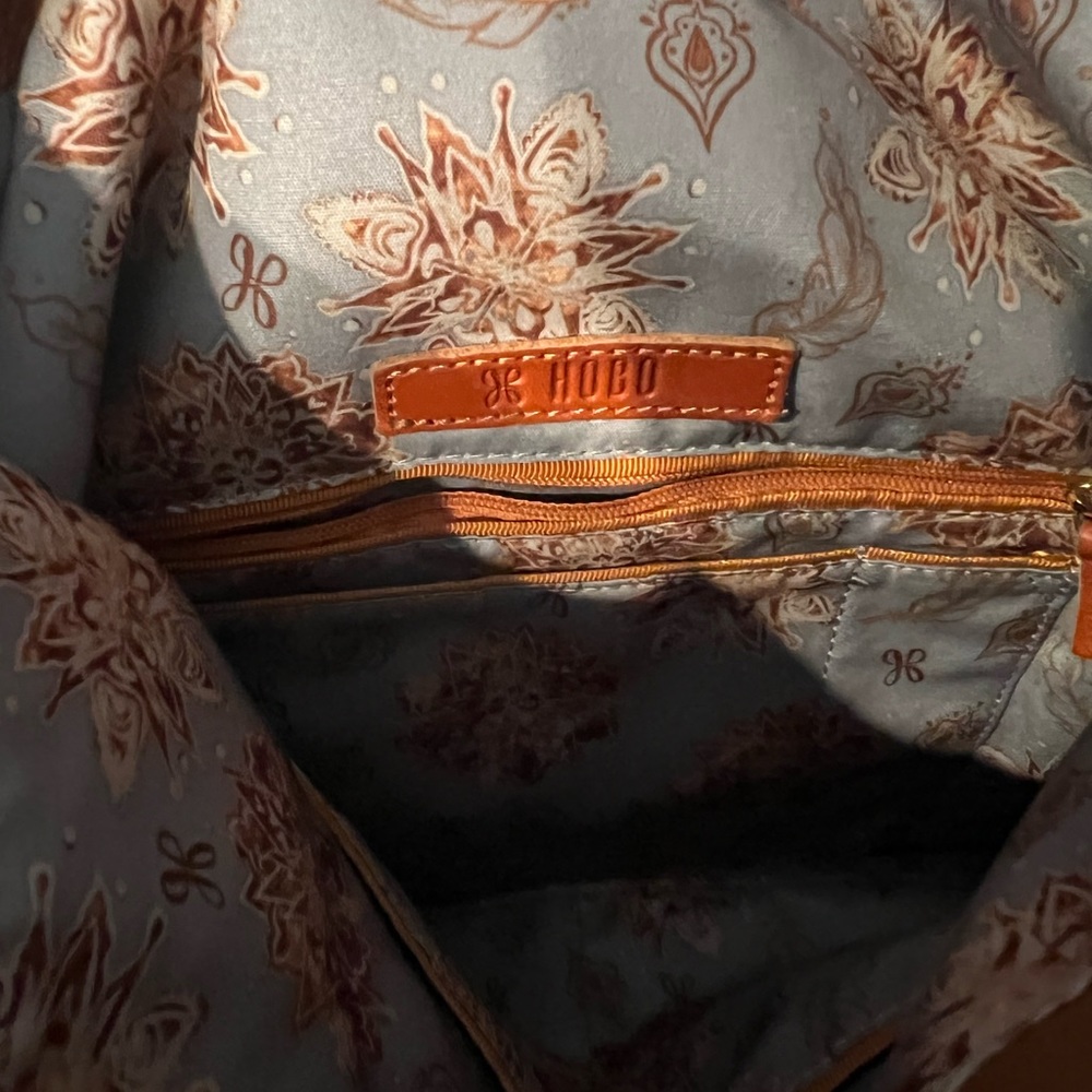 HOBO Tan Leather Shoulder Bag - Picture 5 of 6